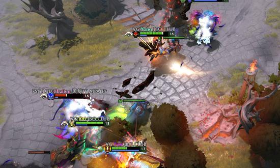 佩德森在2025环西赛S15中全力冲刺蒙福特